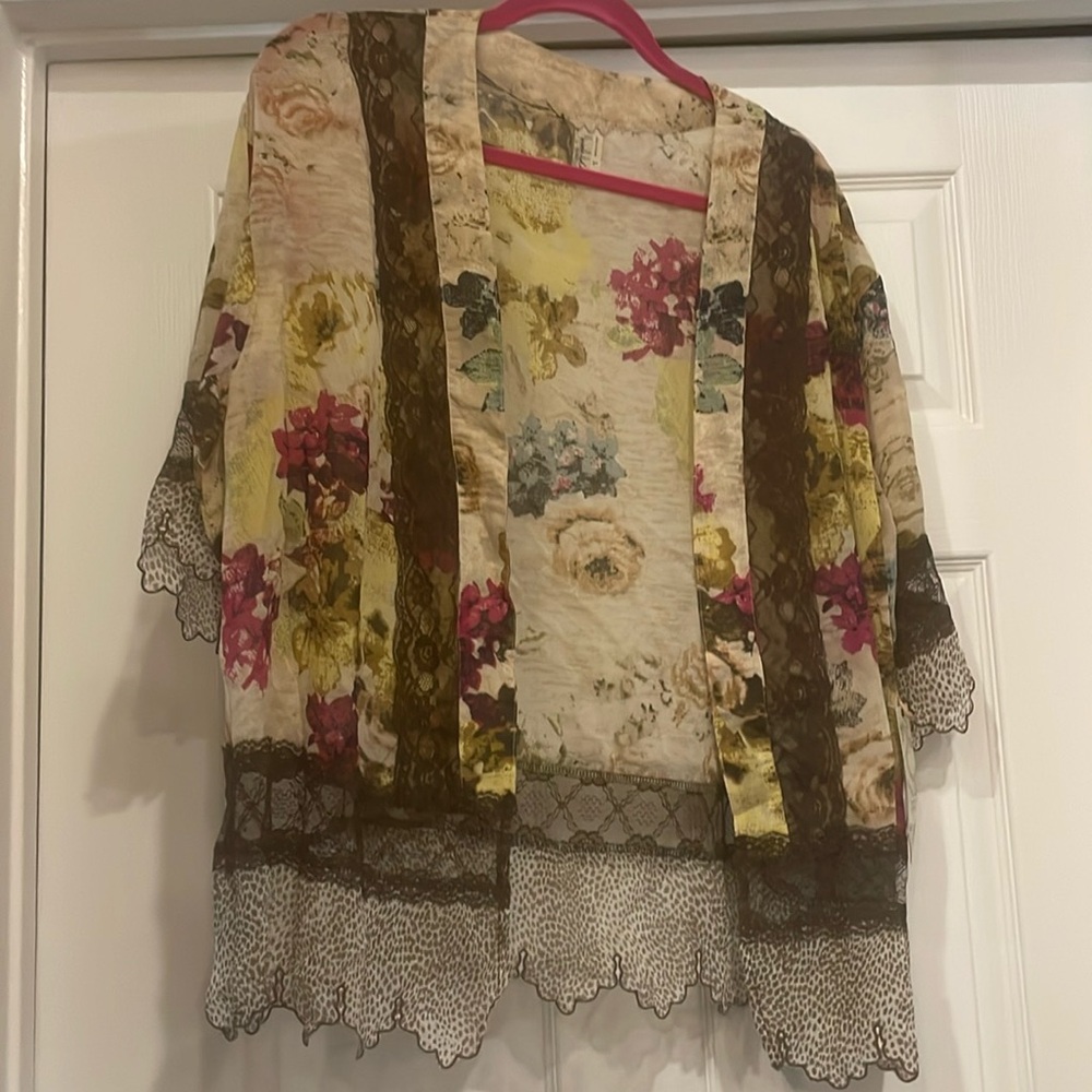NWT Gimmicks by BKE Kimono